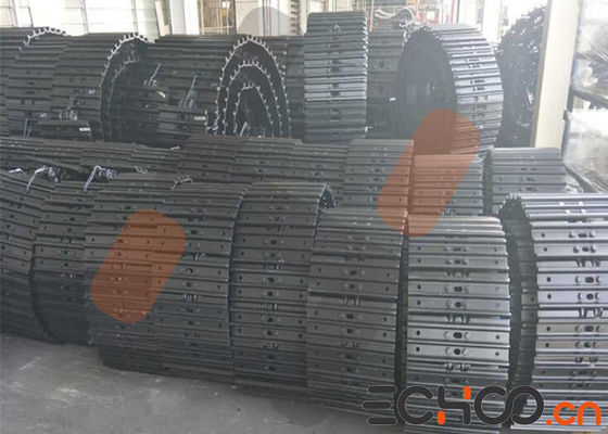Black Hitachi Mini Digger Tracks , Excavator Track Parts Cranck Resistance